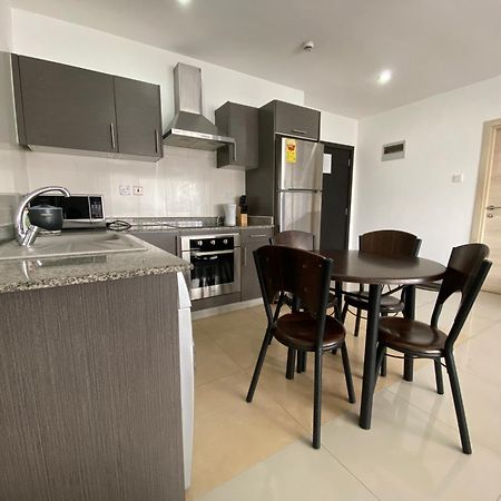 אקרה Hovah Luxury Homes' 2Br Apartment מראה חיצוני תמונה